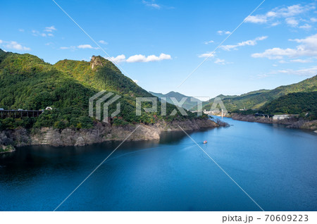 秋の八ッ場あがつま湖と周囲の山々 不動大橋からの見晴らし 2020.10 i-1 秋の八ッ場あがつま湖と周囲の山々 不動大橋からの見晴らし 2020.10 i-1 70609223