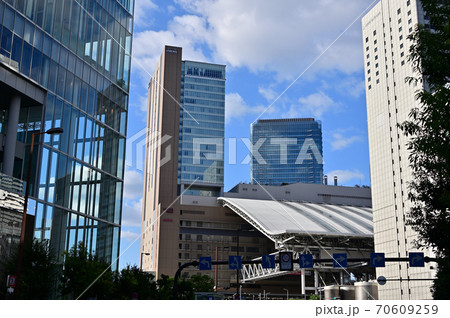 西梅田方面から大阪駅を見る 70609259