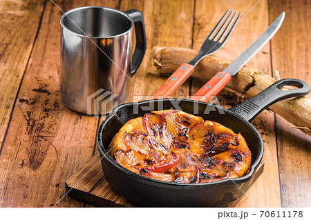 リンゴの焼き菓子　タルト・タタン風 70611178