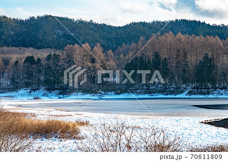 恩原湖の冬景色 70611809