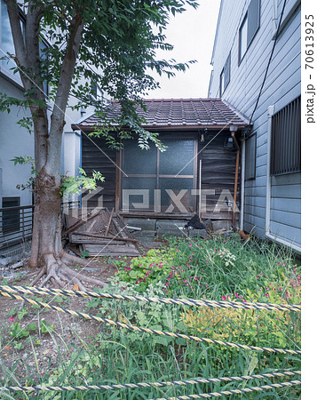 相続人がいなく誰も住まなくなった空き家の管理問題 70613925