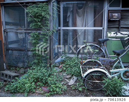 相続人がいなく誰も住まなくなった空き家の管理問題 70613926