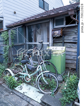 相続人がいなく誰も住まなくなった空き家の管理問題 相続人がいなく誰も住まなくなった空き家の管理問題 70613928