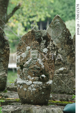 優しく微笑む仏様 優しく微笑む仏様 70615376