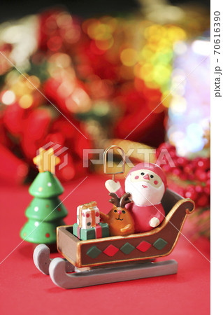 クリスマスイメージ　プレゼント 70616390