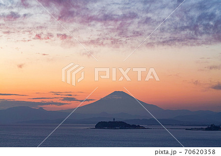 神奈川県/ 江ノ島 ・富士山 夕景 神奈川県/ 江ノ島 ・富士山 夕景 70620358