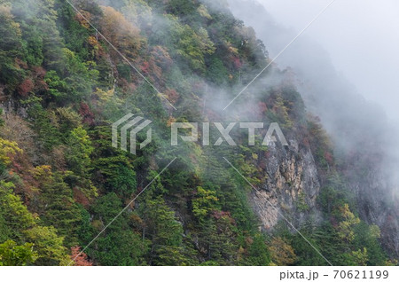 日本百名山 秩父両神山の景色 日本百名山 秩父両神山の景色 70621199