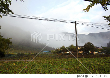 霧 夜明け 風景 70621240