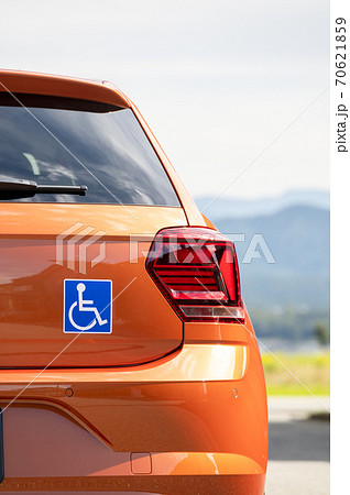 自動車の運転 車椅子マークの写真素材