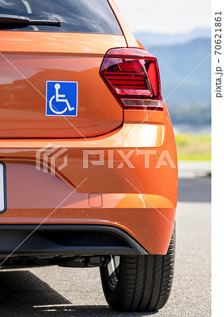 自動車の運転 車椅子マークの写真素材