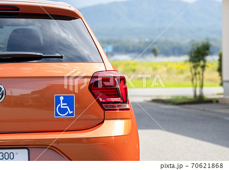 自動車の運転 車椅子マークの写真素材