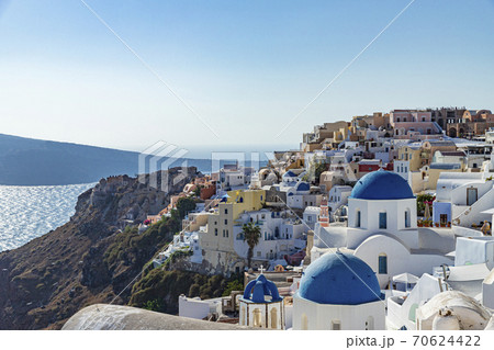 ギリシャ　サントリーニ島イア地区の名所　ブルードーム2 70624422