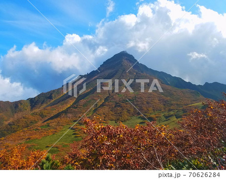 紅葉の利尻富士 70626284