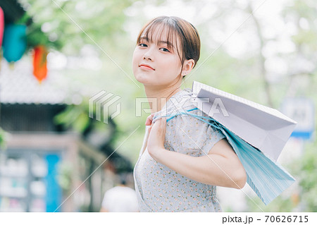 Beautiful woman, shopping Beautiful woman, shopping 70626715