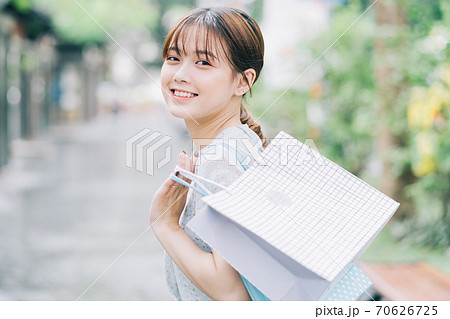 Beautiful woman, shopping Beautiful woman, shopping 70626725