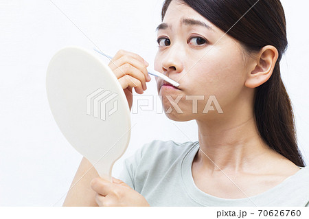 30代女性 ムダ毛処理 お手入れの写真素材 [70626760] - PIXTA