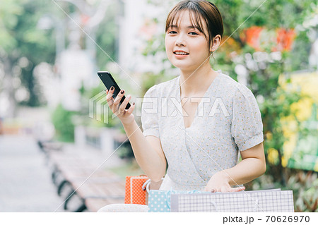 Beautiful woman, shopping Beautiful woman, shopping 70626970