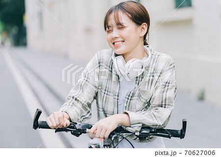 woman cycling on the street 70627006