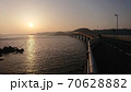 角島大橋からの夕日 70628882