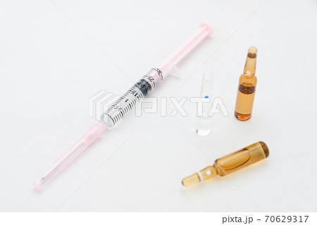新型コロナウィルスのワクチンイメージ 70629317