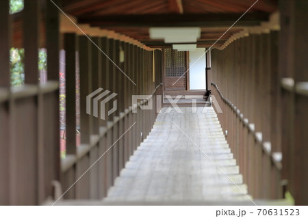 お寺の長い廊下 イメージ お寺の長い廊下 イメージ 70631523