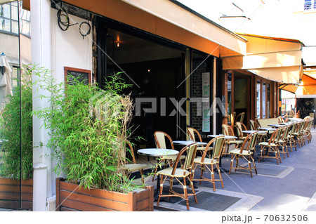 パリ・サンジェルマン界隈レストランのテラス席 70632506