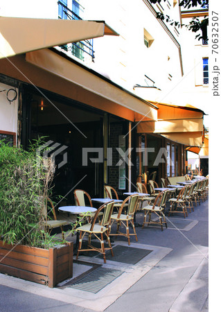 パリ・サンジェルマン界隈レストランのテラス席 パリ・サンジェルマン界隈レストランのテラス席 70632507
