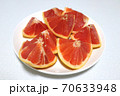 切ったグレープフルーツ 70633948