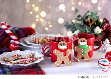 マスクをしたジンジャーマンクッキー 70636927