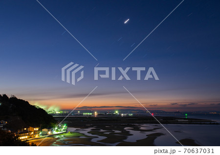 【干潟】新舞子の干潮時の夜明け前 70637031