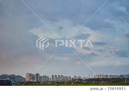 空 風景 アパート 70639931