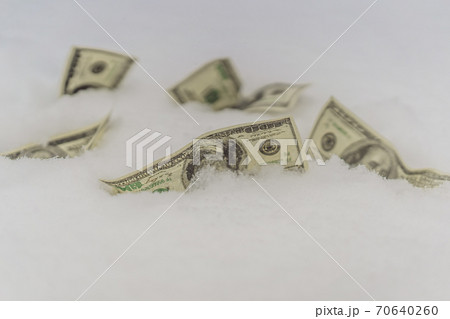 the concept of the dollar frozen at one point, 100 dollars froze the concept of the dollar frozen at one point, 100 dollars froze 70640260