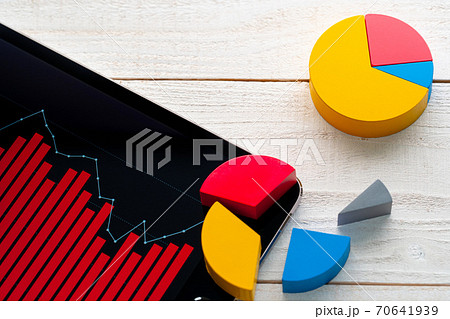 円グラフ　シェア　比較　立体模型 70641939