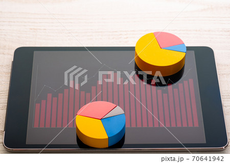 円グラフ　シェア　比較　立体模型 70641942