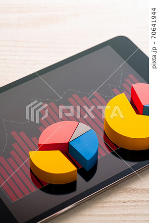 円グラフ　シェア　比較　立体模型 70641944