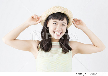 笑顔の女性 笑顔の女性 70649068