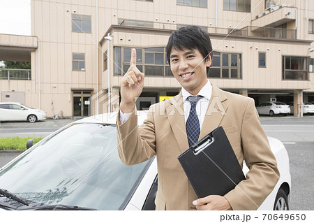 自動車教習所の教官の写真素材