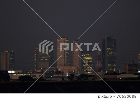 名古屋駅前の高層ビル群夕暮れ時 名古屋駅前の高層ビル群夕暮れ時 70650088