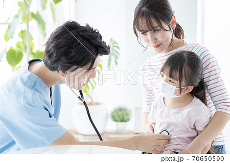 医療 診察を受ける女の子 医療 診察を受ける女の子 70650590