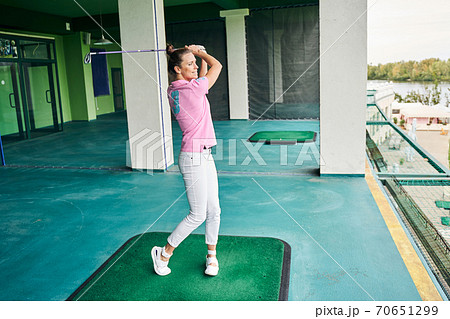 Smiling dark-haired female athlete enjoying her workout 70651299