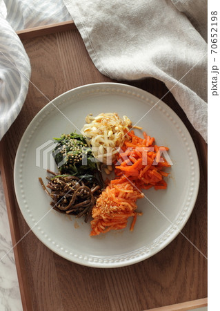 韓国料理の5種類ナムルの写真素材