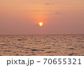 ロン島の夕日 70655321