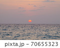 ロン島の夕日 70655323
