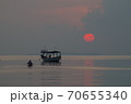 ロン島の朝日 70655340