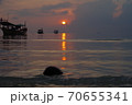 ロン島の朝日 70655341