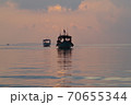 ロン島の朝日 70655344