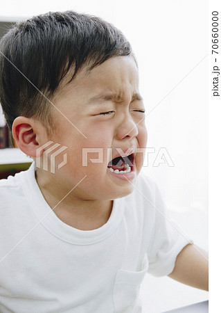 泣く幼児 70660000