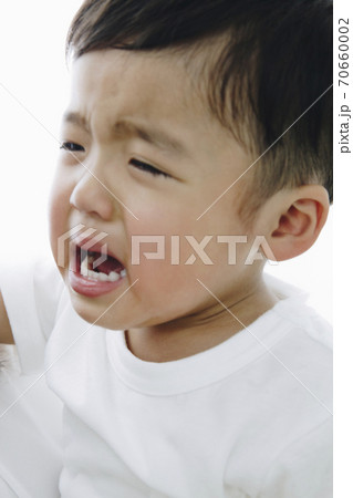 泣く幼児 70660002