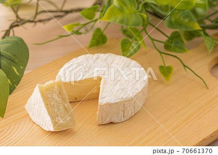 カマンベールチーズ 70661370