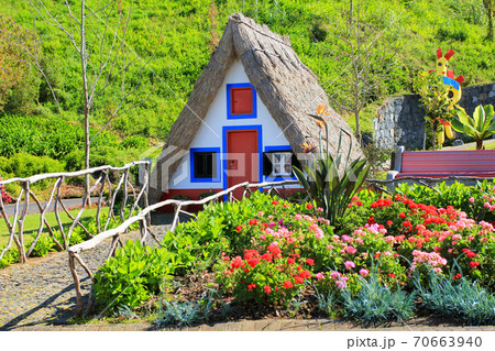 SANTANA, MADEIRA, PORTUGAL Traditional Madeira building with thatched roof. 70663940
